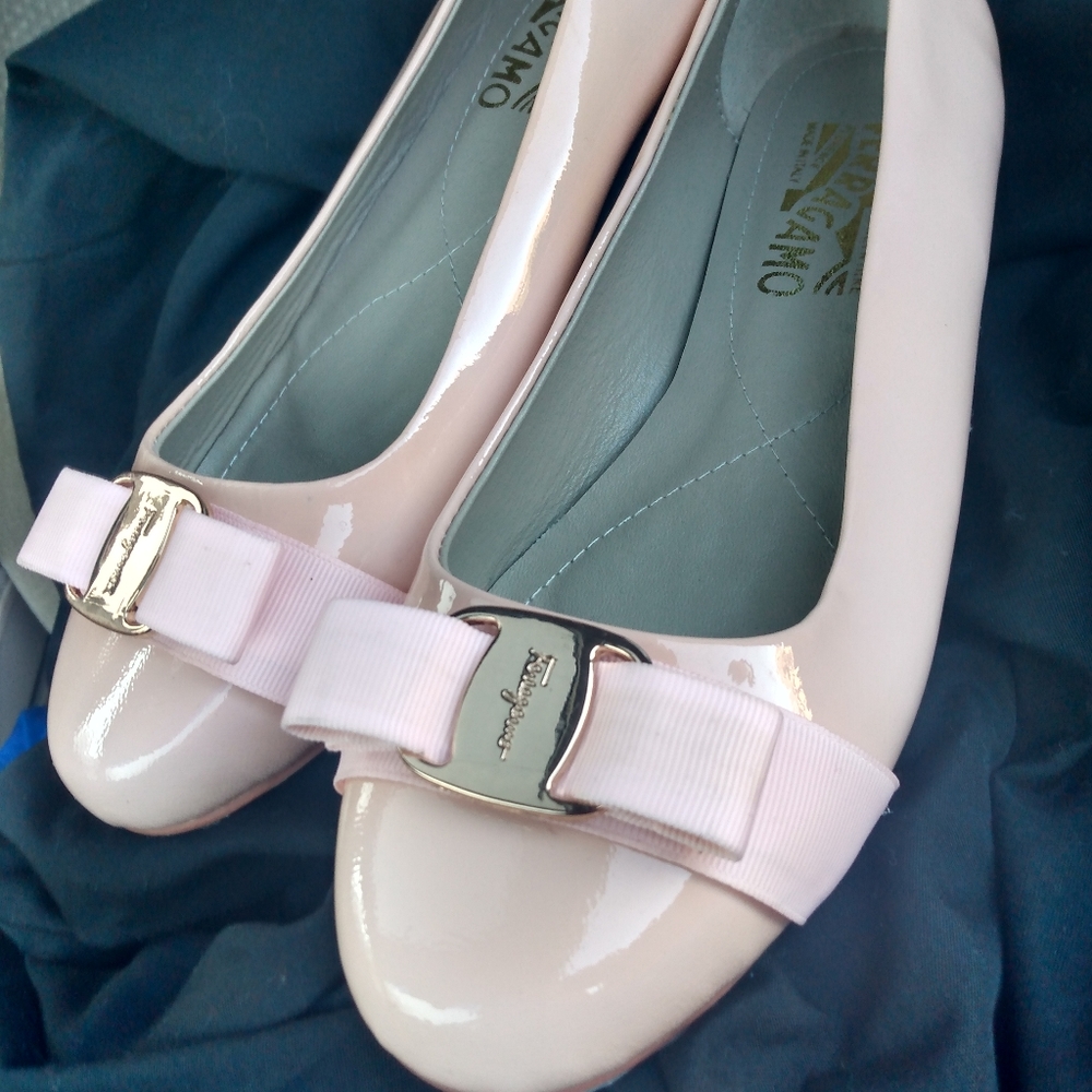 Farragamo ballet flats (pink)